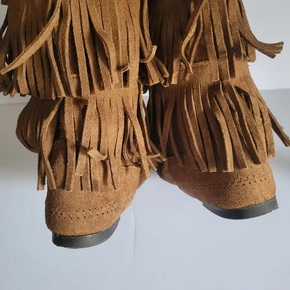 Minnetonka‎ 3 Layer Fringe Boots Size 9