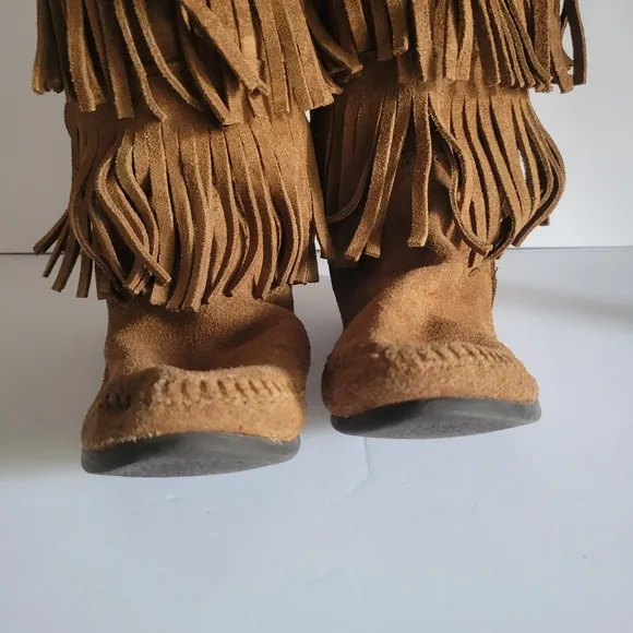Minnetonka‎ 3 Layer Fringe Boots Size 9