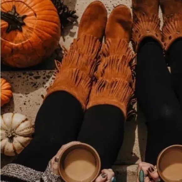 Minnetonka 3-Layer Fringe Boots