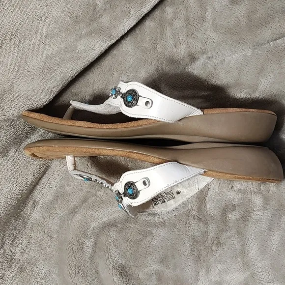 Minnetonka Sandals Women Slip-On Flip Flop Southwest Conchos White Turquoise