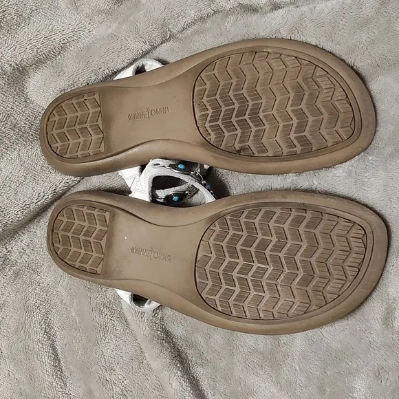 Minnetonka Sandals Women Slip-On Flip Flop Southwest Conchos White Turquoise