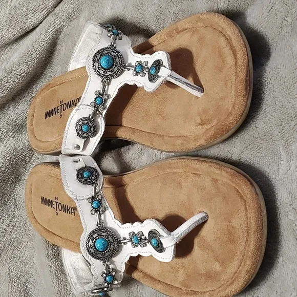 Minnetonka Sandals Women Slip-On Flip Flop Southwest Conchos White Turquoise