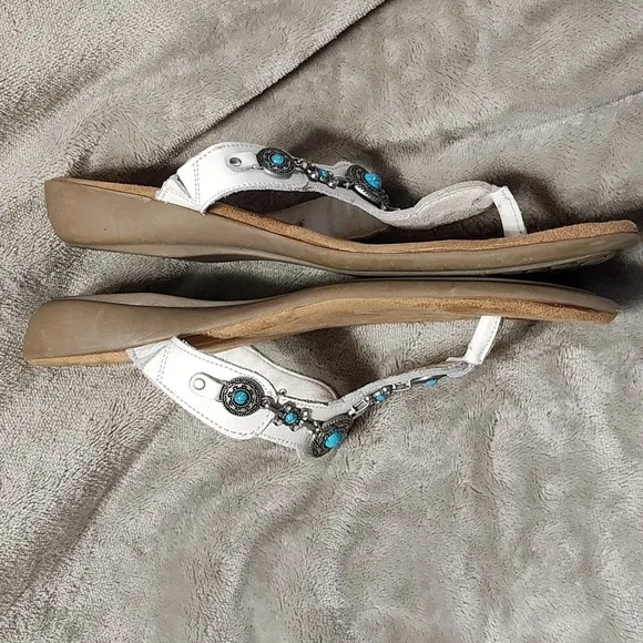 Minnetonka Sandals Women Slip-On Flip Flop Southwest Conchos White Turquoise