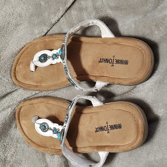 Minnetonka Sandals Women Slip-On Flip Flop Southwest Conchos White Turquoise