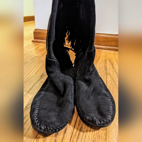 Minnetonka Tall Totem Black Suede Fringe Boots sz 8