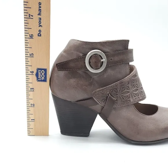 Miz Mooz Dale Cut Out Leather Laser Detail Ankle Boots Women's Size 8.5