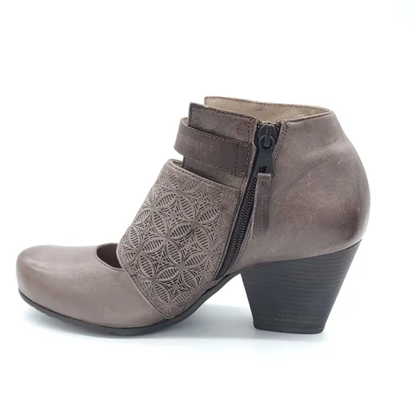 Miz Mooz Dale Cut Out Leather Laser Detail Ankle Boots Women's Size 8.5