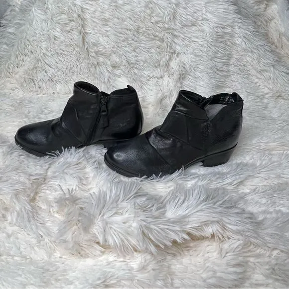 Miz Mooz Leather Cut-Out Ankle Boots Burlington Black - Medium