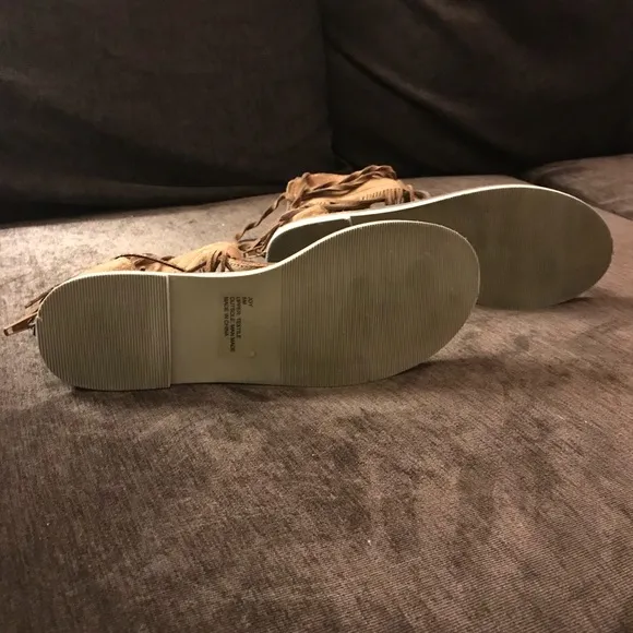Moccasins ankle sandals. Women’s 5. True fit 6.