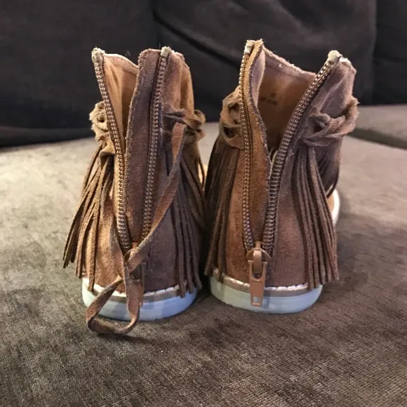 Moccasins ankle sandals. Women’s 5. True fit 6.