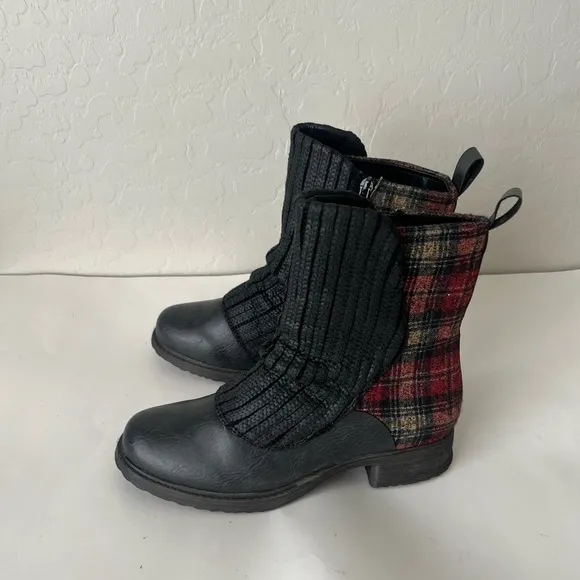 Muk Luks Adalee water resistant plaid ankle boots 8 NWT