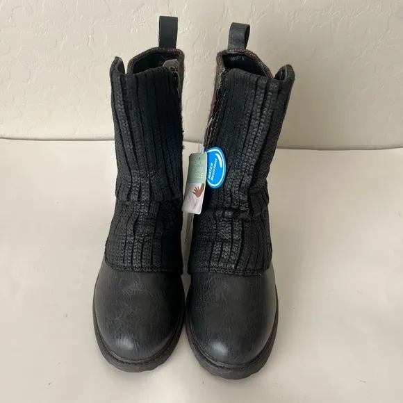 Muk Luks Adalee water resistant plaid ankle boots 8 NWT
