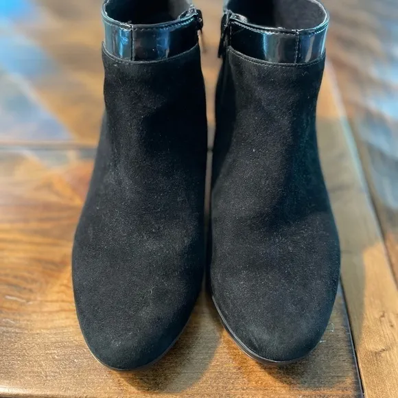 Munro Hope Women's Black Leather w/patent trim Ankle Boots 7.5. NWOT