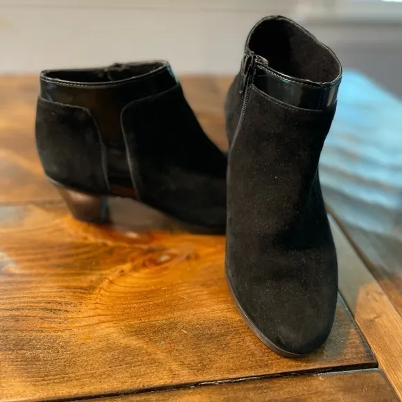 Munro Hope Women's Black Leather w/patent trim Ankle Boots 7.5. NWOT