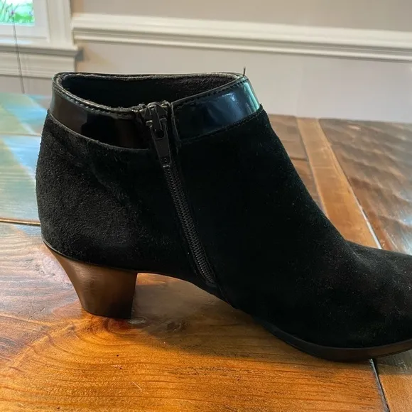 Munro Hope Women's Black Leather w/patent trim Ankle Boots 7.5. NWOT