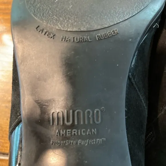 Munro Hope Women's Black Leather w/patent trim Ankle Boots 7.5. NWOT