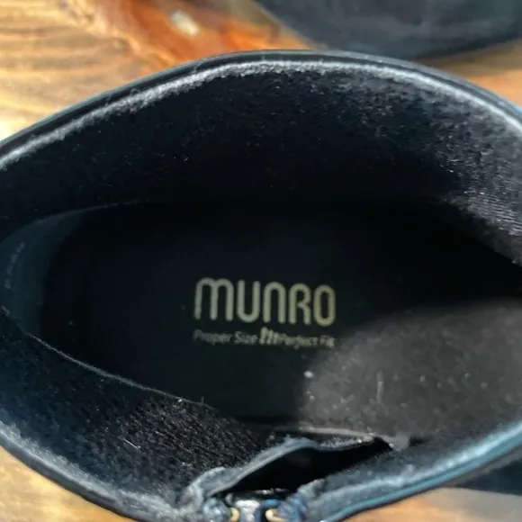 Munro Hope Women's Black Leather w/patent trim Ankle Boots 7.5. NWOT