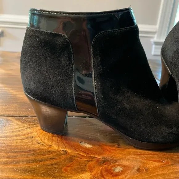 Munro Hope Women's Black Leather w/patent trim Ankle Boots 7.5. NWOT