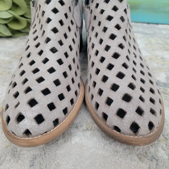 Musse &amp; Cloud Caila Perforated Ankle Boots