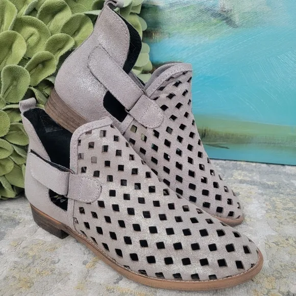 Musse &amp; Cloud Caila Perforated Ankle Boots