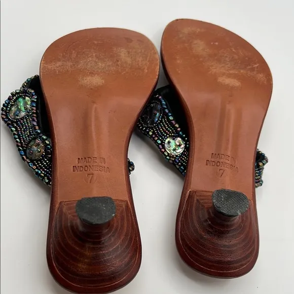 Mystique Leather Beaded Thong Sandals Size 7 Kitten Heel