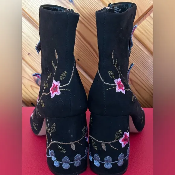 Nanette by Nanette Lepore “Lilly” Embroidered Booties – Size 7 Y2K style