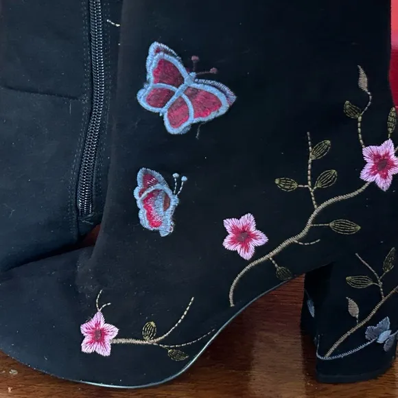 Nanette by Nanette Lepore “Lilly” Embroidered Booties – Size 7 Y2K style