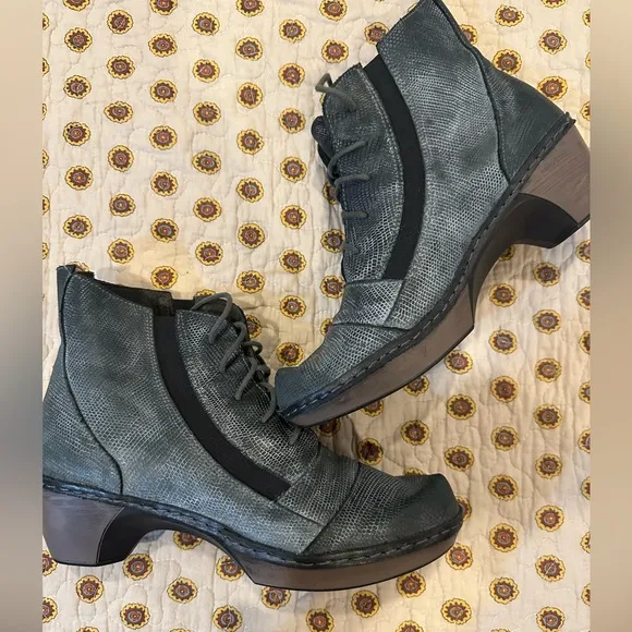 NAOT Avila Voyage Collection Grey Leather Ankle Bootie Size 8