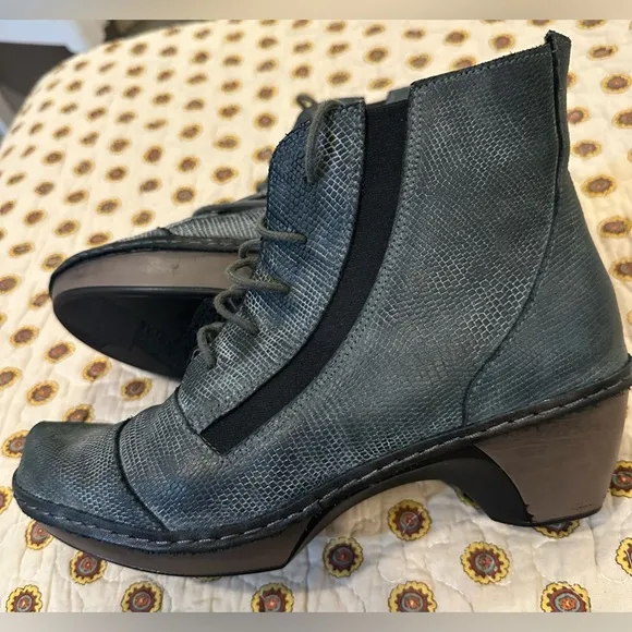 NAOT Avila Voyage Collection Grey Leather Ankle Bootie Size 8