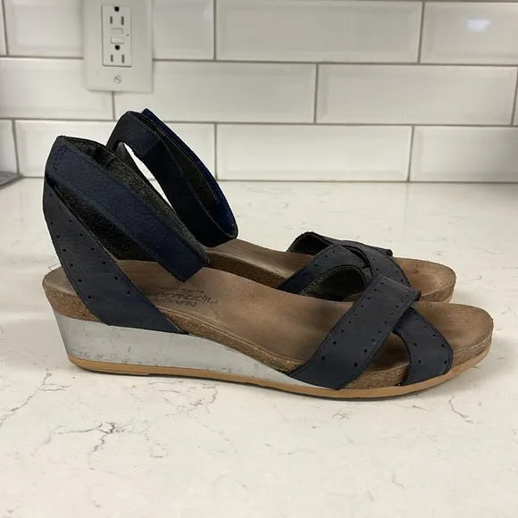 NAOT WAND ANKLE STRAP SANDAL Women’s Size 8.5 / Euro 39