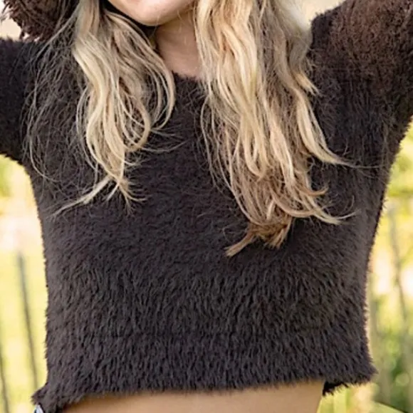 Natural Life Fuzzy Cropped Sweater in Espresso