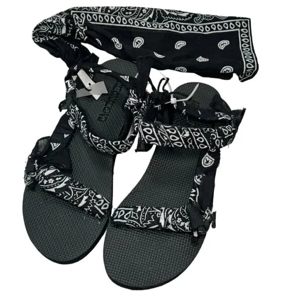 New $210 ARIZONA LOVE Trekky Black Bandana Print Sandal w Dustbag size 41