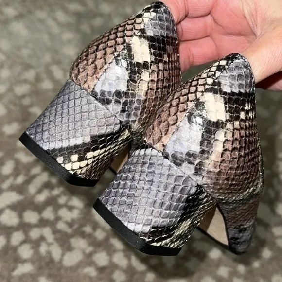 NEW Aquatalia Pasha Embossed Snake Print Pumps Block Heels‎ Size 6