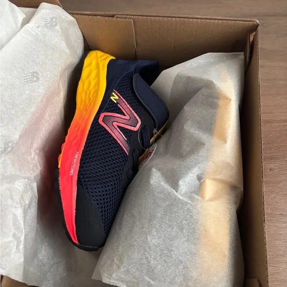 New Balance Kids Shoes size 8 Wide NIB