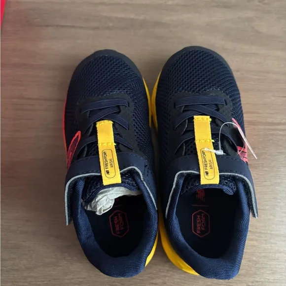 New Balance Kids Shoes size 8 Wide NIB