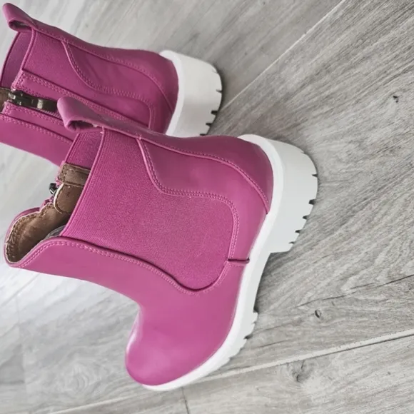 New Buckle Boutique Beast Fashion Twilight Women Pink Ankle Boots Bootie Size 7