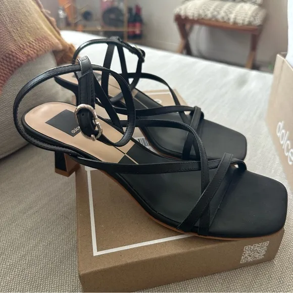 NEW Dolce Vita Black Leather Zamal Sandals