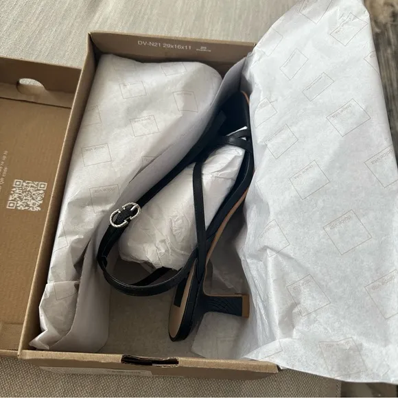 NEW Dolce Vita Black Leather Zamal Sandals