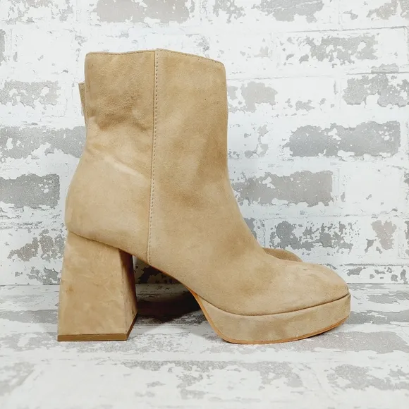 NEW Dolce Vita Ulyses Tan Suede Block Heel Zip Up Ankle Boots M572