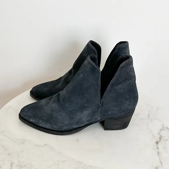 NEW Free People Charm Double-V Ankle Bootie in Navy Suede Size 8 US 38 EU