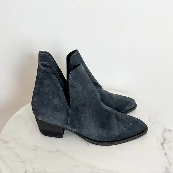 NEW Free People Charm Double-V Ankle Bootie in Navy Suede Size 8 US 38 EU