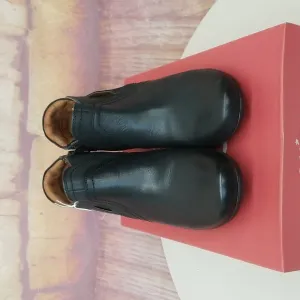 NEW IN BOX Women's Cobb Hill ankle boots. Size 8.5. Color black.