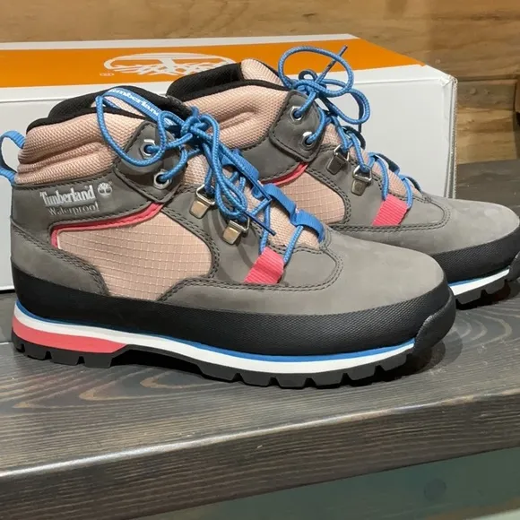 New in box women’s Timberland Euro Hiker boots size 6