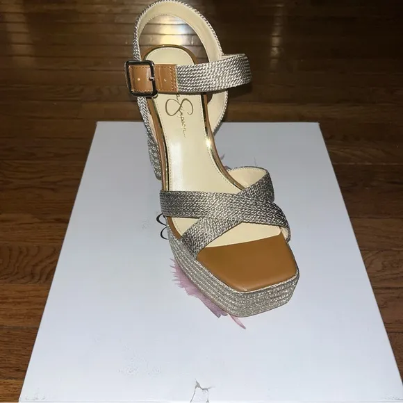 NEW Jessica Simpson Brycen Metallic Platino 02 Platform Sandals Women’s Size 10
