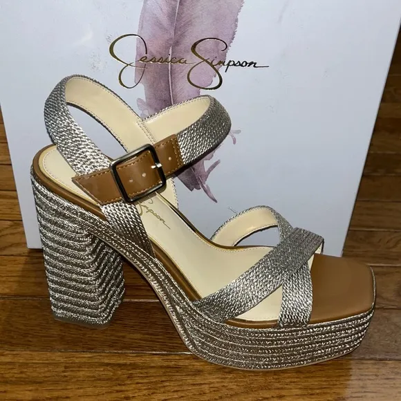 NEW Jessica Simpson Brycen Metallic Platino 02 Platform Sandals Women’s Size 10