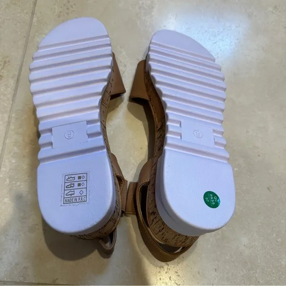 NEW Katliu Wedge Platform Sandals Size 9