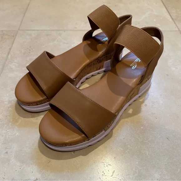 NEW Katliu Wedge Platform Sandals Size 9