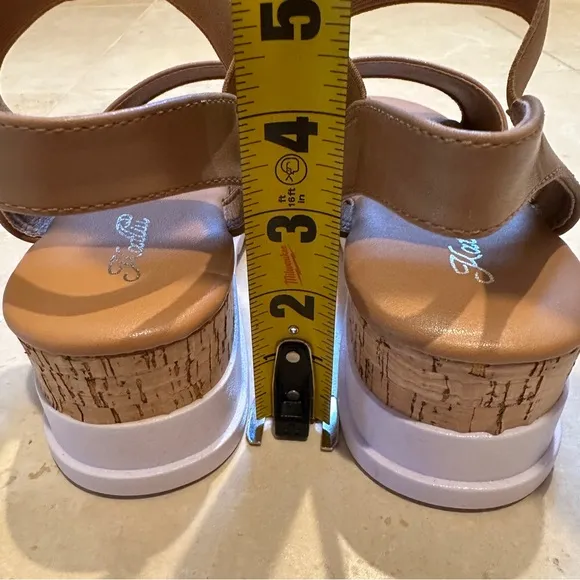 NEW Katliu Wedge Platform Sandals Size 9