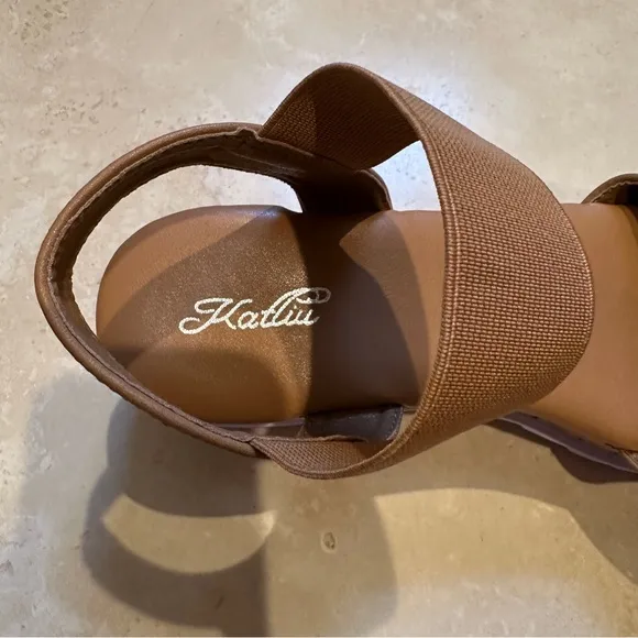 NEW Katliu Wedge Platform Sandals Size 9