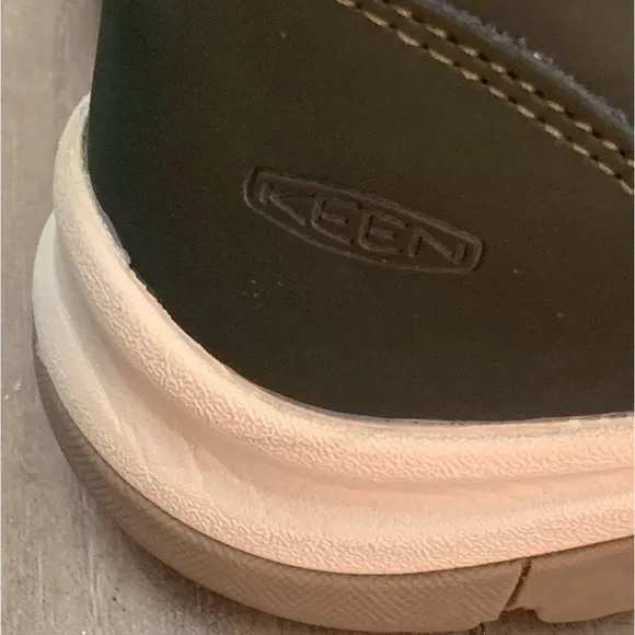 New Keen Women Waterproof Ankle Boots.